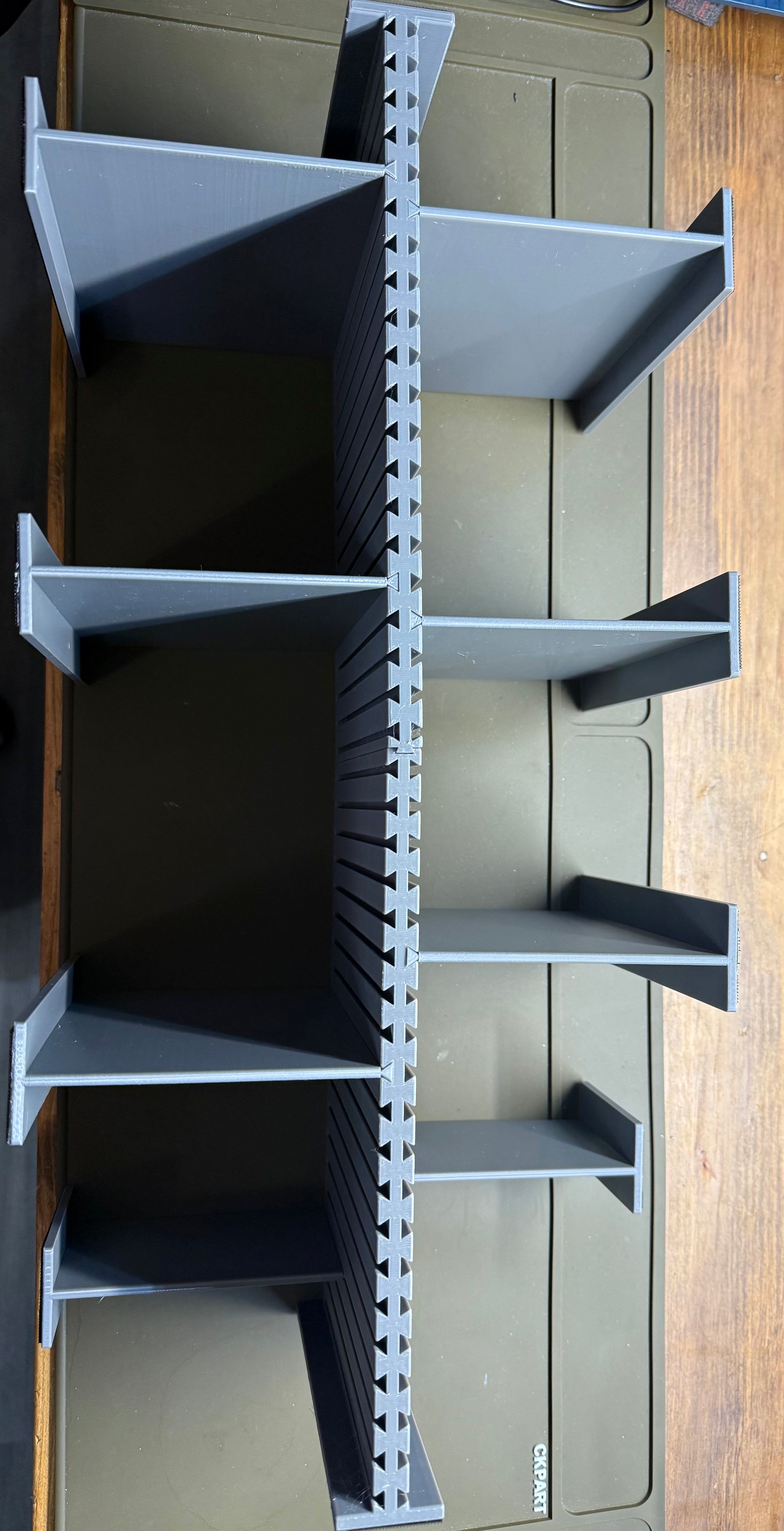 Upranger divider