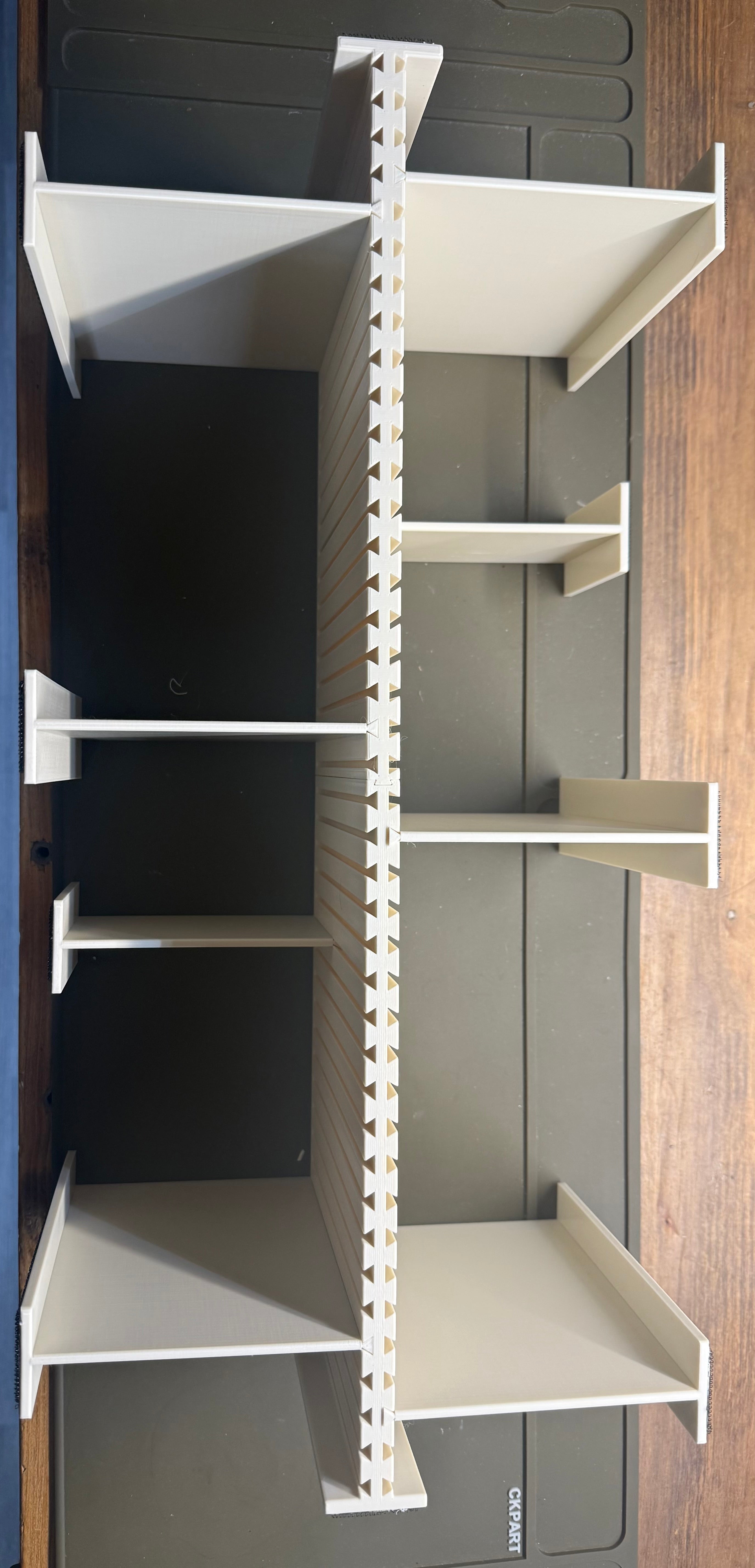 Upranger divider