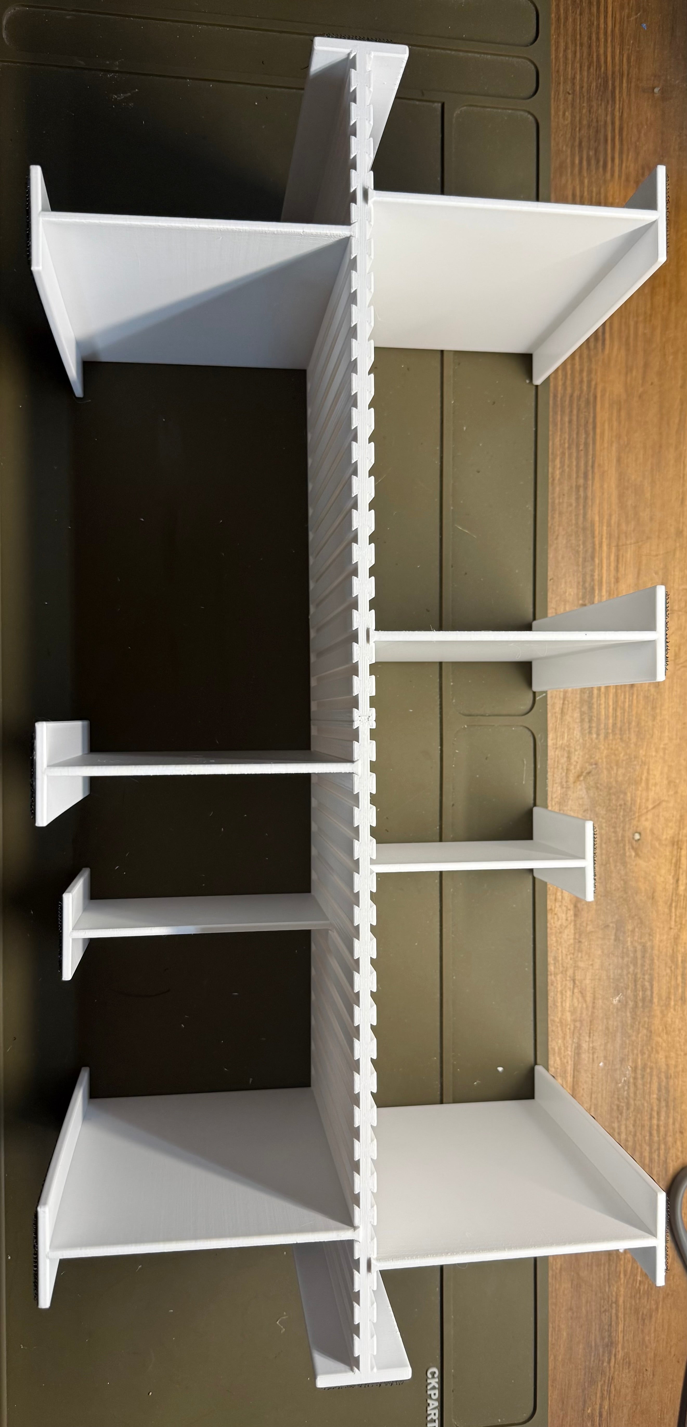 Upranger divider
